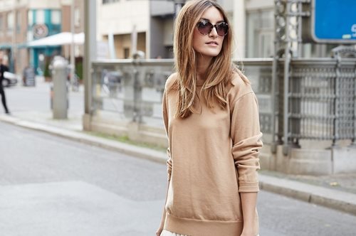 Αυτό είναι το μοναδικό πουλόβερ που θα σε κρατήσει ζεστή και απίστευτα στιλάτη στα κρύα