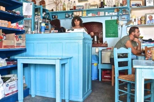 Ένα Ικαριώτικο καφενείο στα 20 πιο όμορφα καφενεία της Ελλάδας