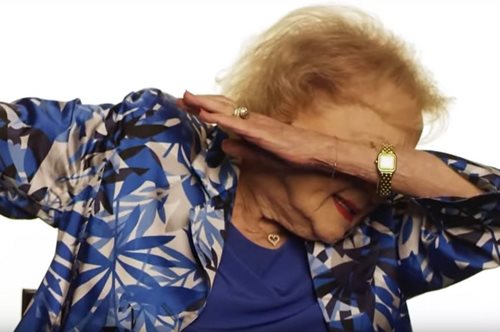 Τι είναι η κίνηση dab που κάνουν όλοι, από 10χρονα μέχρι 80χρονους κι από αθλητές μέχρι γιάπις; 