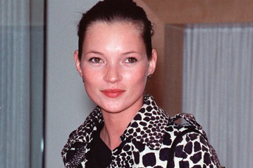 Γιατί η Kate Moss φοράει 15 χρόνια τα ίδια ρούχα; Έχουμε τις αποδείξεις 