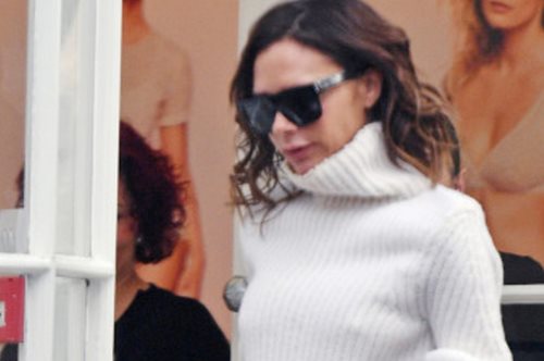 H Bικτόρια Μπέκαμ μόλις έκανε ένα τέλειο fashion statement για το παντελόνι καμπάνα 