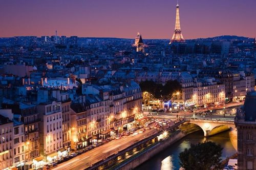 Στο Παρίσι δεν θα βρεις τον έρωτα που ίσως περιμένεις. Θα βρεις όμως κάτι άλλο, πιο σημαντικό