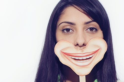 Σημάδι κατωτερότητας το χαμόγελο