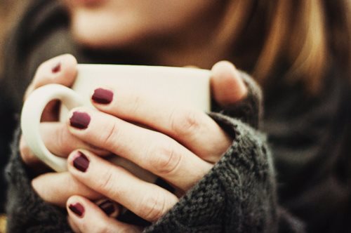 Παγωμένα δάχτυλα: Τι παθήσεις μπορεί να κρύβουν