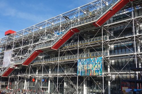 Βόλτα στο ναό της Μοντέρνας Τέχνης. Tο Κέντρο Πομπιντού σβήνει 40 κεράκια 