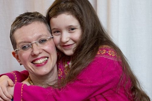 Γιατί αυτή η μητέρα εξακολουθεί να θηλάζει την 6 ετών κόρη της