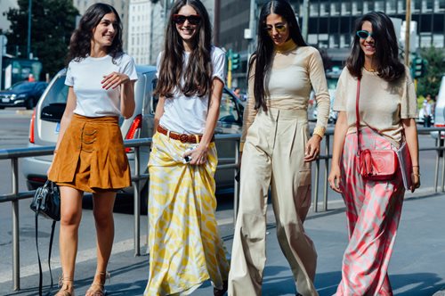 Πες το μου ότι θα ξαναγίνει μόδα αυτό το παπούτσι. Αρκετά δε μας ταλαιπώρησε στο παρελθόν;