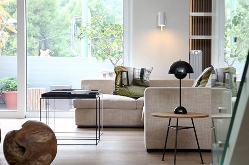 Το ρετιρέ του Έλληνα ηθοποιού στον Λυκαβηττό είναι λουσμένο στο φως