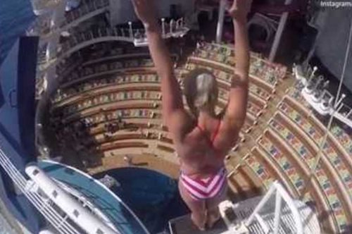 Αυτή η γυναίκα πραγματοποιεί την πιο τρομακτική «βουτιά θανάτου» από βατήρα σε κρουαζιερόπλοιο 