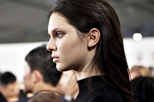 Η δερματολόγος της Kendall Jenner ξέρει ποιο είναι το νούμερο ένα λάθος που κάνεις στο πρόσωπο σου