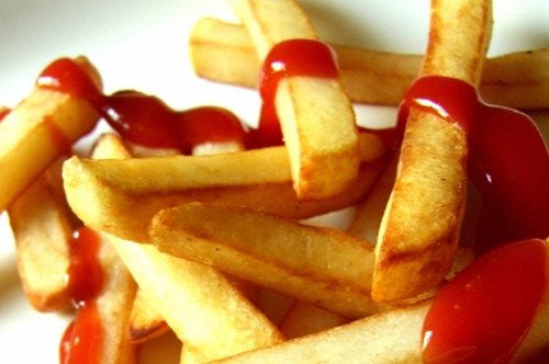 Τελικά η ketchup μπαίνει στο ντουλάπι ή στο ψυγείο; Ένα αιώνιο ερώτημα βρίσκει απάντηση