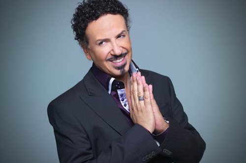 Ο Χάρης Ρώμας μας δείχνει για πρώτη φορά το σπίτι του. Και μιλάει για τον έρωτα της ζωής του