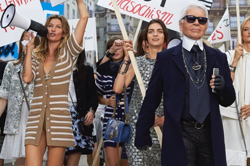 Ο Karl Lagerfeld είναι πιο αναγνωρίσιμος και από τον Μίκυ Μάους 