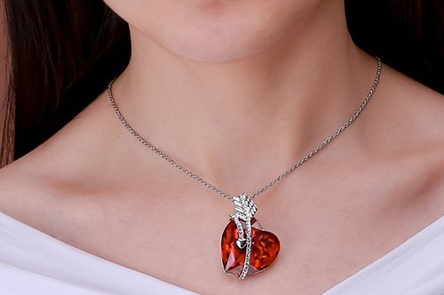 Ανήμερα του Αγίου Βαλεντίνου: Στα κοσμηματοπωλεία ξεχωρίζουν οι παράνομοι έρωτες από τους κανονικούς