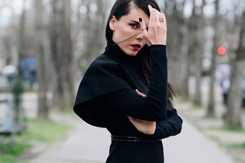 Η Ελληνίδα blogger Ευαγγελία Σμυρνιωτάκη σε βοηθάει να σετάρεις σωστά τα ρούχα σου 