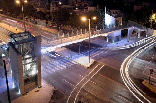 Λεωφόρος Κηφισιάς είναι το σωστό, και όχι Κηφισίας. Οι αθηναϊκοί οδοί που λέμε λάθος