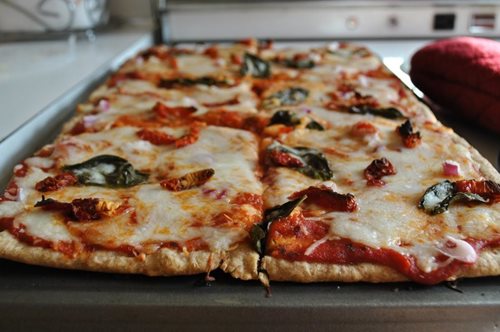 Πίτσα χωρίς ζύμη: Συνταγή για υγιεινή πίτσα χωρίς υδατάνθρακες. Θα κολλήσεις μαζί της