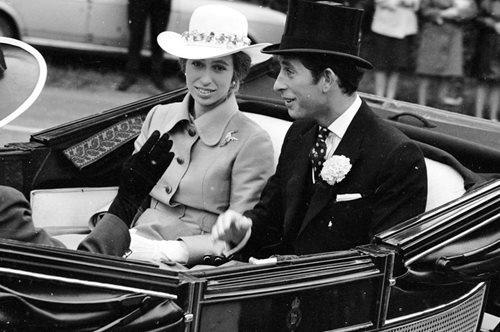 Όταν ο Κάρολος της Αγγλίας επισκέφθηκε την Ελλάδα ήταν πολύ θυμωμένος με τους δημοσιογράφους