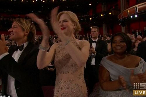Το αλλόκοτο χειροκρότημα της Νικόλ Κίντμαν στα Όσκαρ προκάλεσε γέλιο στα σόσιαλ 