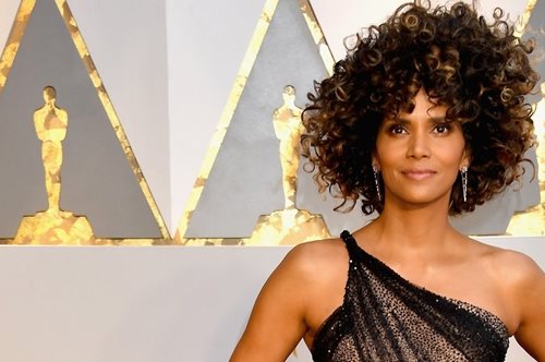 Πώς να πετύχεις το τέλειο afro look στα μαλλιά σου, όπως της Χάλι Μπέρι στα Όσκαρ