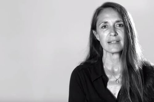 Ήμουν σκλάβα του σεξ για την ελίτ της Ευρώπης σε ηλικία 6 ετών. Ένα viral βίντεο