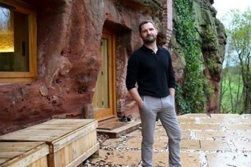 Μετέτρεψε μια σπηλιά 800 ετών σε ένα ονειρικό σπίτι. Η κουζίνα θα σας μαγέψει