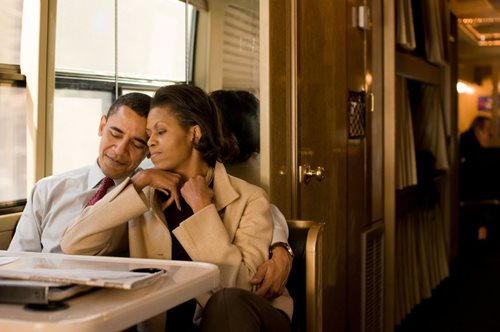 To ποσό που προσφέρει εκδοτικός Οίκος στο ζεύγος Ομπάμα για την αυτοβιογραφία τους είναι εξωφρενικό