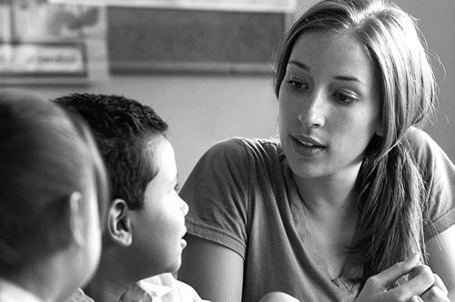 «Σε σένα που μου δίνεις 3 ευρώ την ώρα». Η επιστολή μιας φιλολόγου 