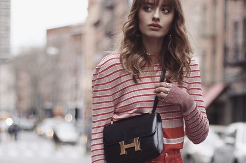 Το νέο ρούχο που θα αντικαταστήσει το κολάν είναι εντυπωσιακό και πολύ εφετζίδικο 