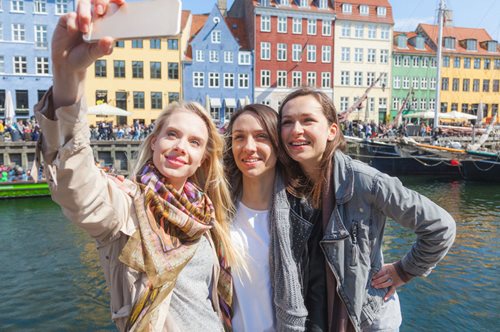 Ποια είναι η καλύτερη χώρα για να ζει μια γυναίκα και ποια είναι η θέση της Ελλάδας