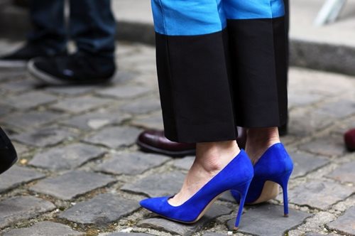 Ο Yves Saint Laurent  δημιούργησε τις πρώτες ψηλοτάκουνες γόβες χωρίς τακούνι. Πώς γίνεται;