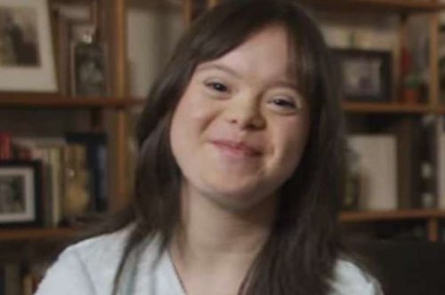 21χρονη Γαλλίδα με σύνδρομο Down θα παρουσιάσει τον καιρό σε δύο κανάλια  