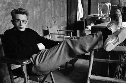 Αυτό που θέλει ο άντρας να πει σε μια γυναίκα και το προδίδει η γλώσσα του σώματός του 