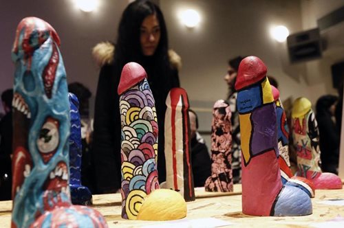 Γιατί το Ρομάντζο γέμισε με φαλλούς