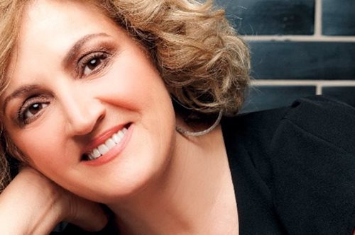 Η Υρώ Μανέ φωτογραφίζεται για πρώτη φορά με την κόρη της. Πόσο μοιάζει με τη μητέρα της;