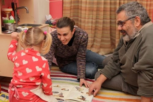 Ανάδοχοι γονείς: Ένα ζεστό σπιτικό για τη μικρή Μαρία που απέκτησε οικογένεια