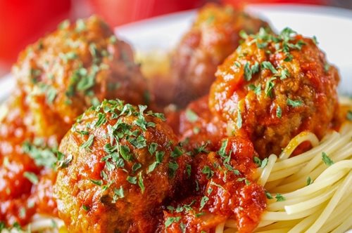 Τα «εναλλακτικά» μακαρόνια με κιμά γίνονται στον φούρνο