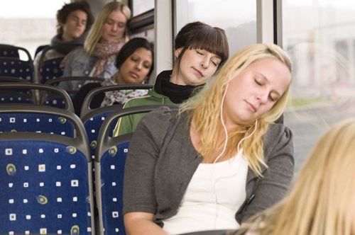 Τι ώρα θα έπρεπε να ξεκινά το σχολείο και η δουλειά σύμφωνα με νέα έρευνα