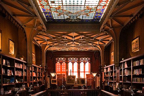 Αυτό είναι τo πιο παλιό βιβλιοπωλείο στον κόσμο και πρέπει να το επισκεφτείς σε αυτή τη ζωή 