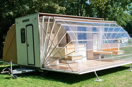 Ένα σούπερ τροχόσπιτο που κάνει το κάμπινγκ να μοιάζει με διαμονή σε πεντάστερο