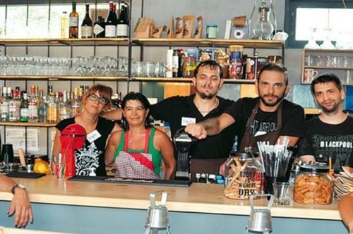 Το εστιατόριο στον Βόλο όπου δουλεύουν μόνο άτομα με αναπηρία