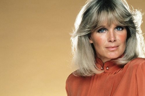 Η Linda Evans σήμερα δεν θυμίζει σε τίποτα την «Κρίσταλ» που ξέραμε