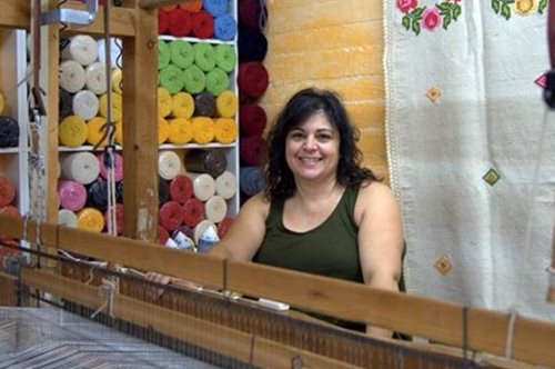 H Αγγελική φτιάχνει μοντέρνες κουρελούδες και τις ταξιδεύει σε όλο τον πλανήτη 