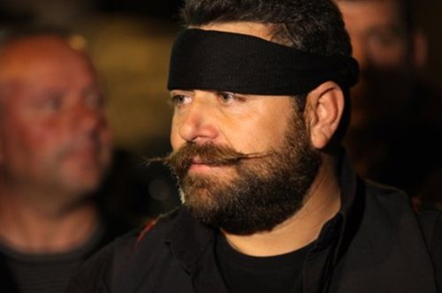 Super viral: Το βίντεο με τον Κρητικό που εξηγεί πως λειτουργούν τα φλας