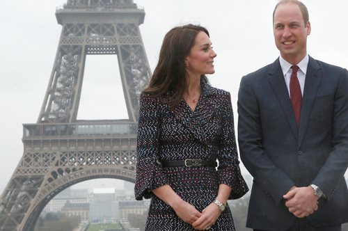 H Chanel τσάντα που κράτησε η Κέιτ Μίντλετον στο Παρίσι είναι η τσάντα των ονείρων μας