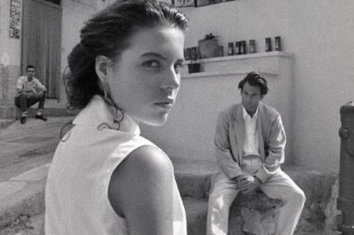 Ποια είναι η συγγραφέας–μυστήριο Έλενα Φεράντε και γιατί οι γυναίκες πίνουν νερό στο όνομα της;