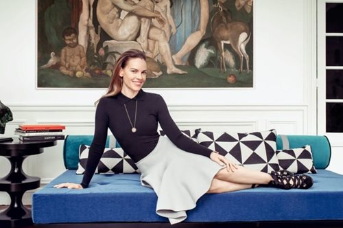 To παριζιάνο loft της Hilary Swank είναι το σπίτι που θα ήθελες να έχεις