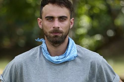 Γέλιο στο Survivor: O Mάριος από τους Μαχητές «έφαγε» εχθές την πιο αστεία τούμπα του reality