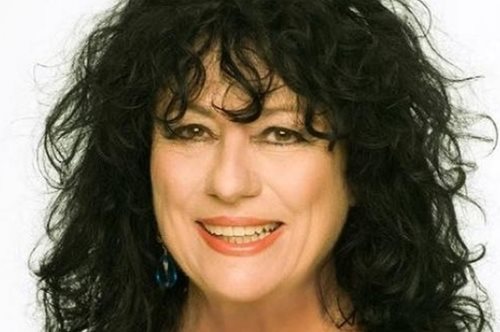 Η Άννα Βαγενά μας ξεναγεί στο σπίτι της στο Μεταξουργείο