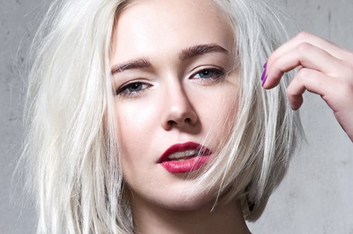 Τα 8 λάθη στο χτένισμα σου που σε μεγαλώνουν 